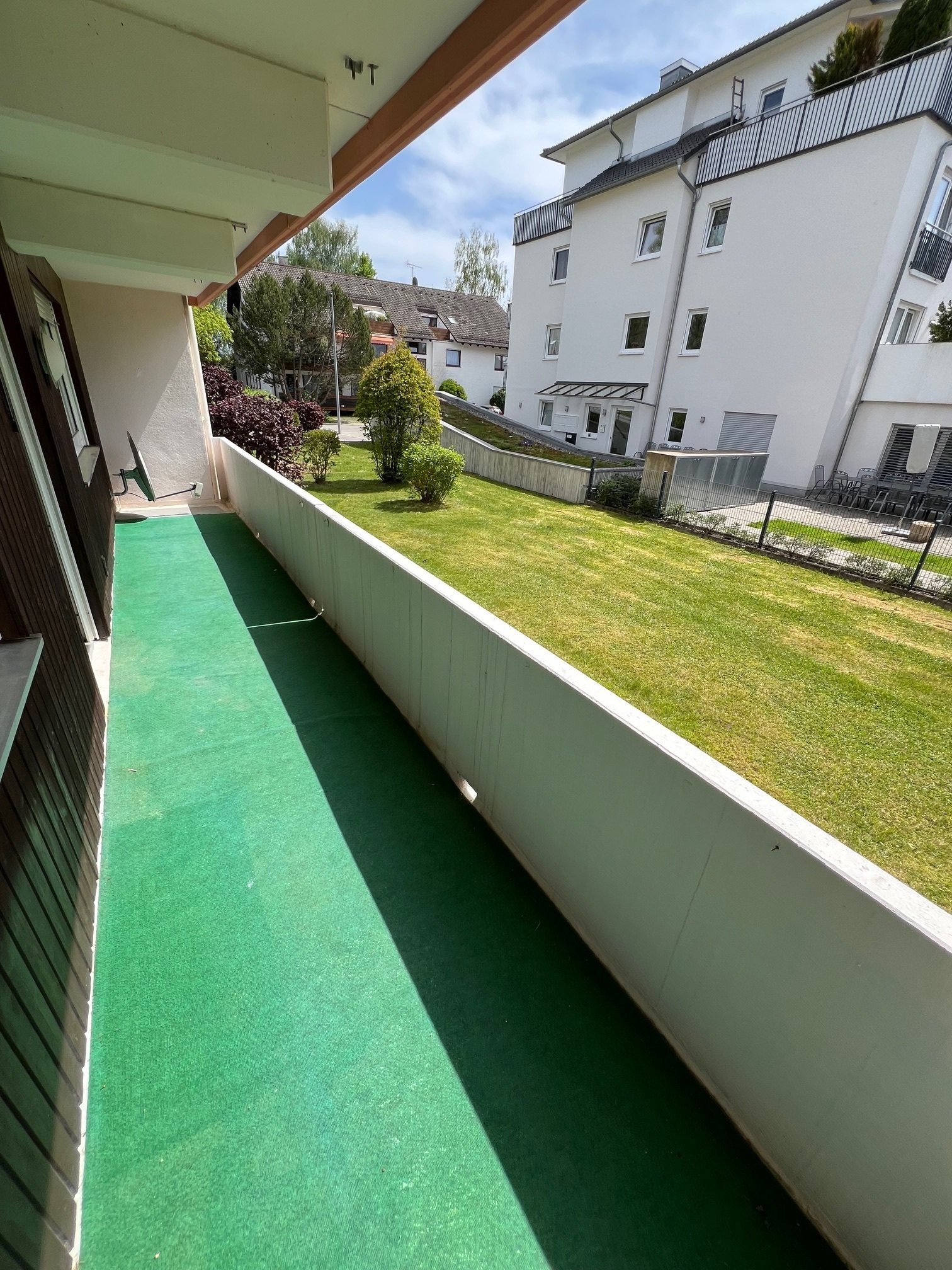 Gut geschnittene 4 Zimmer Erdgeschosswohnung mit Balkon
