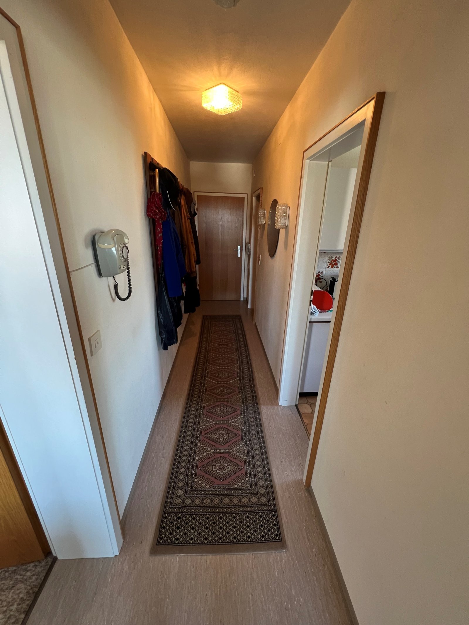 Zwei-Zimmer-Wohnung mit zwei Balkonen in ruhiger Wohngegend