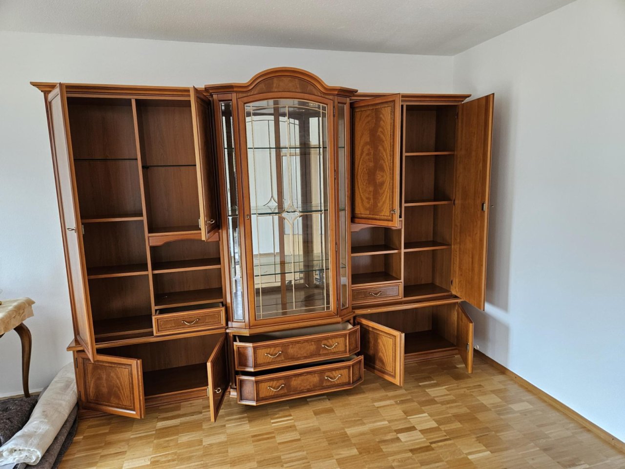 Wohnzimmerschrank